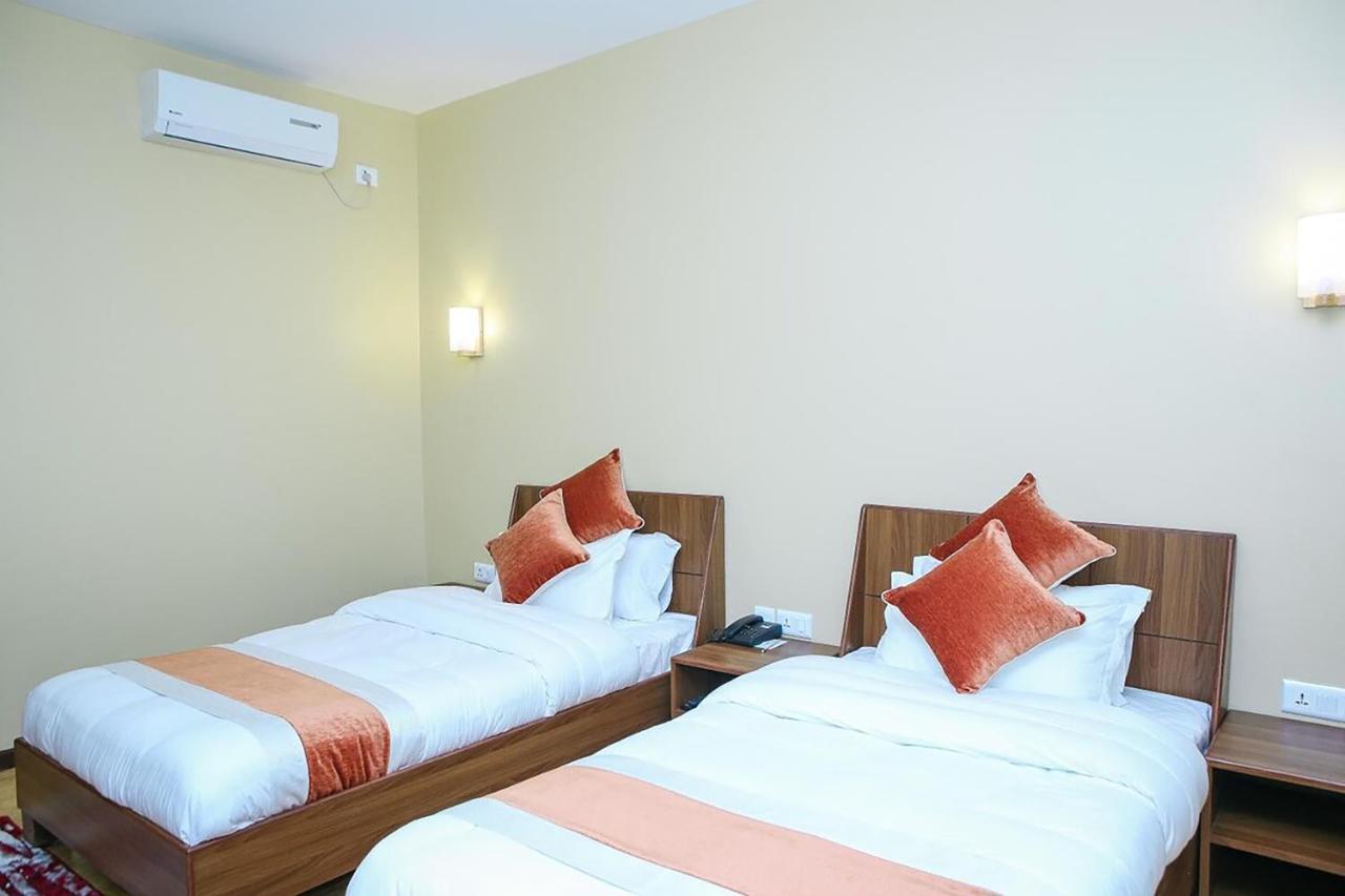 Hotel Glory Garden Покхара Екстер'єр фото