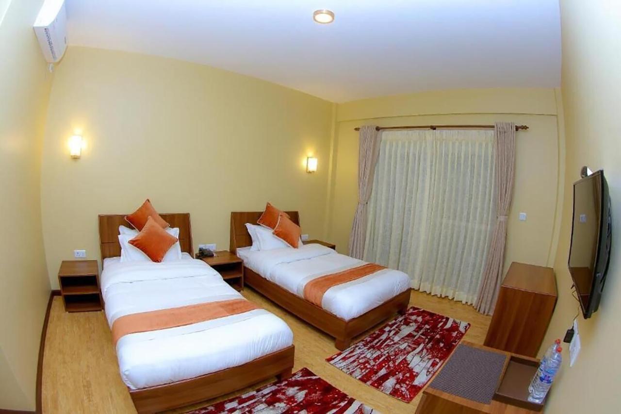 Hotel Glory Garden Покхара Екстер'єр фото