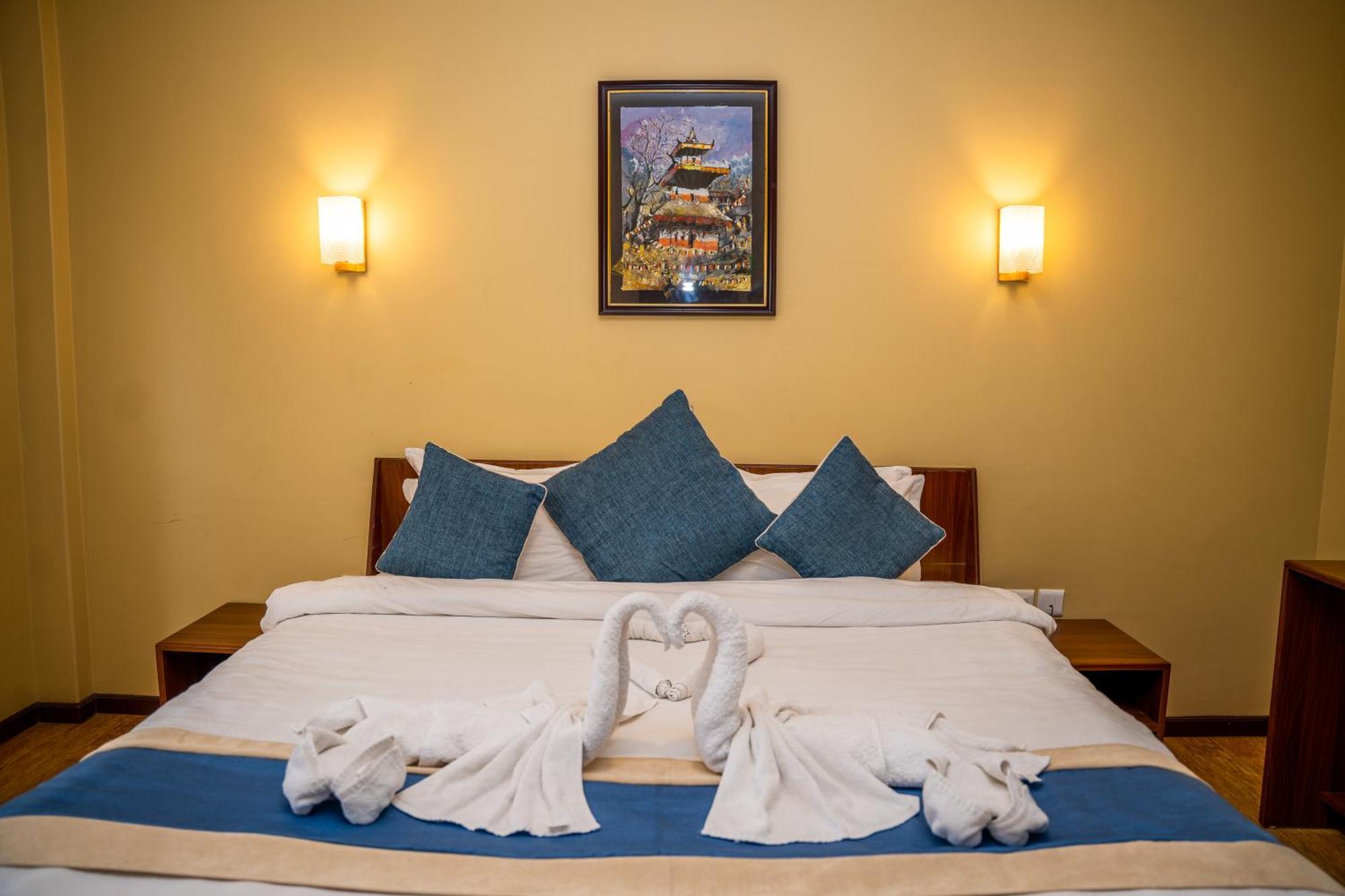 Hotel Glory Garden Покхара Екстер'єр фото