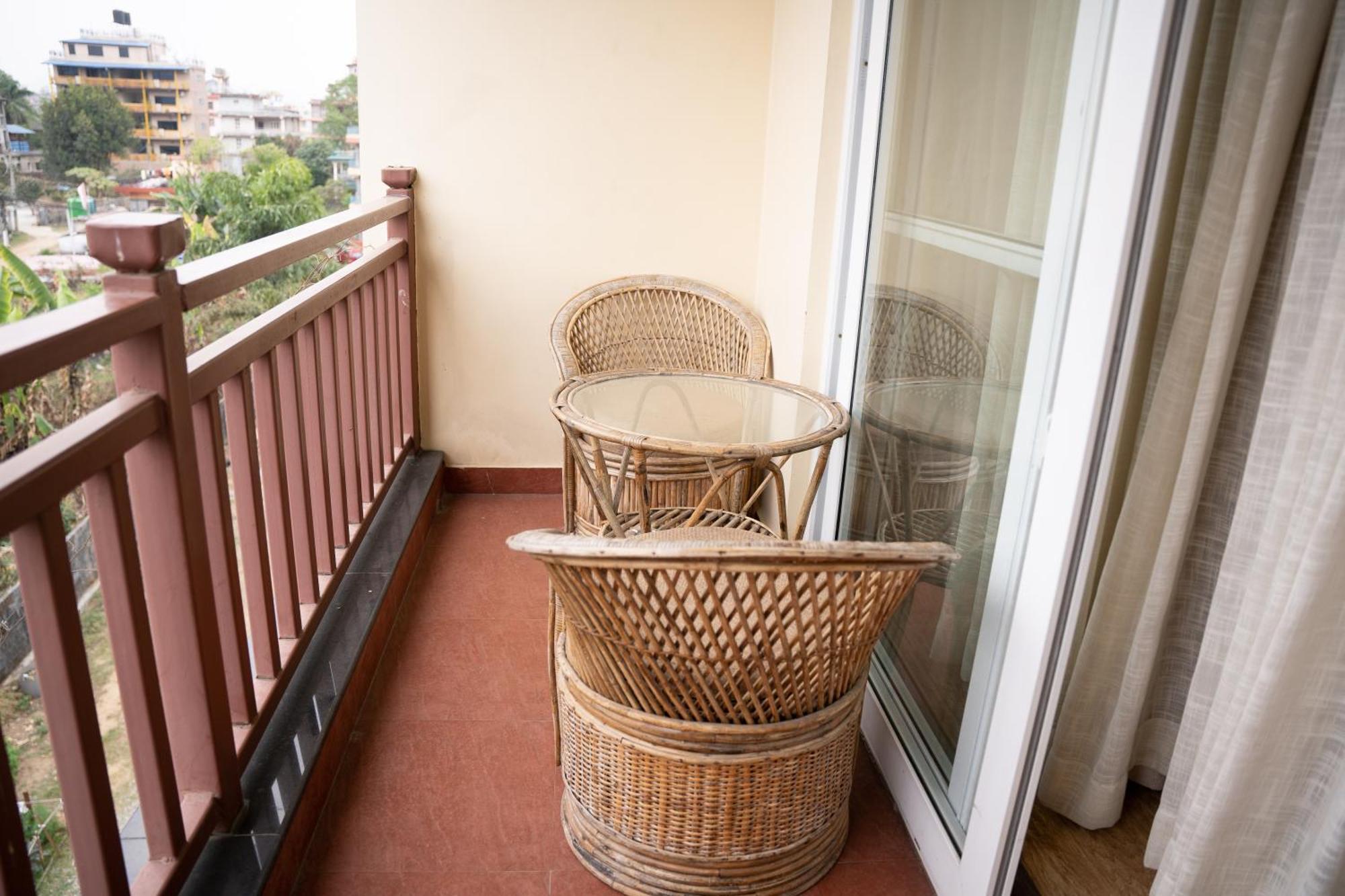 Hotel Glory Garden Покхара Екстер'єр фото