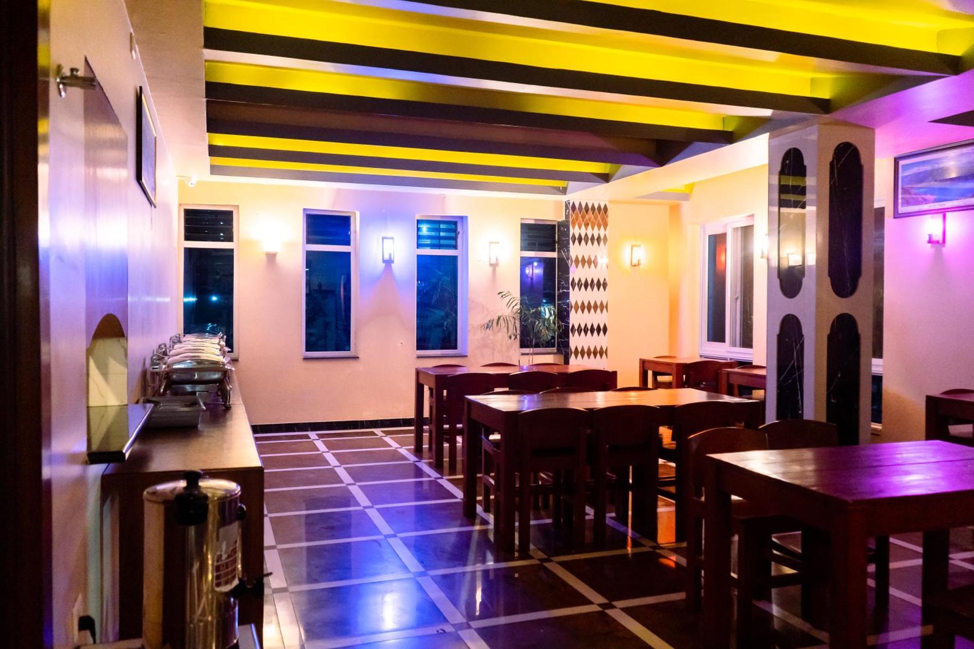 Hotel Glory Garden Покхара Екстер'єр фото